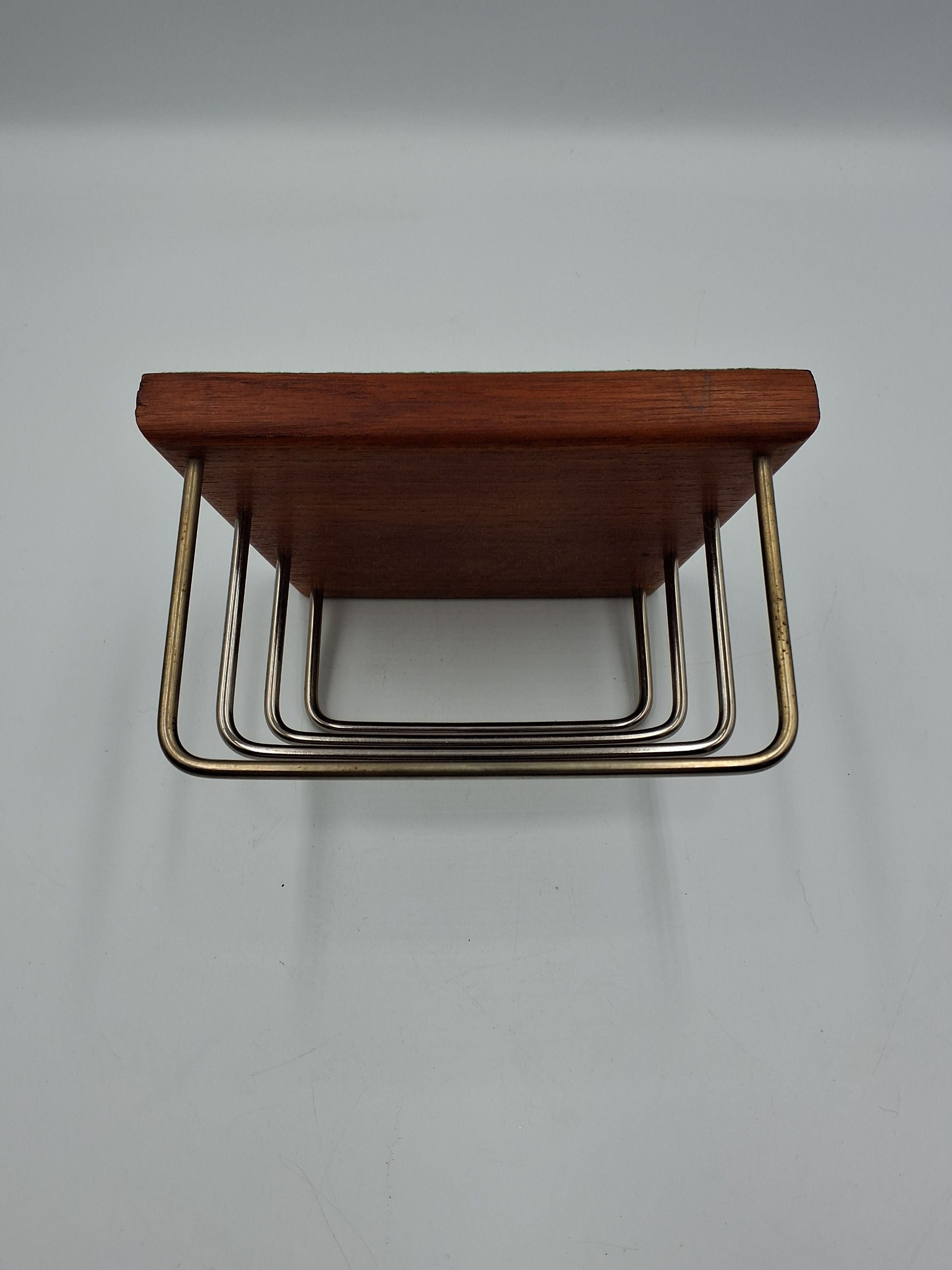 Retro teak brevholder
